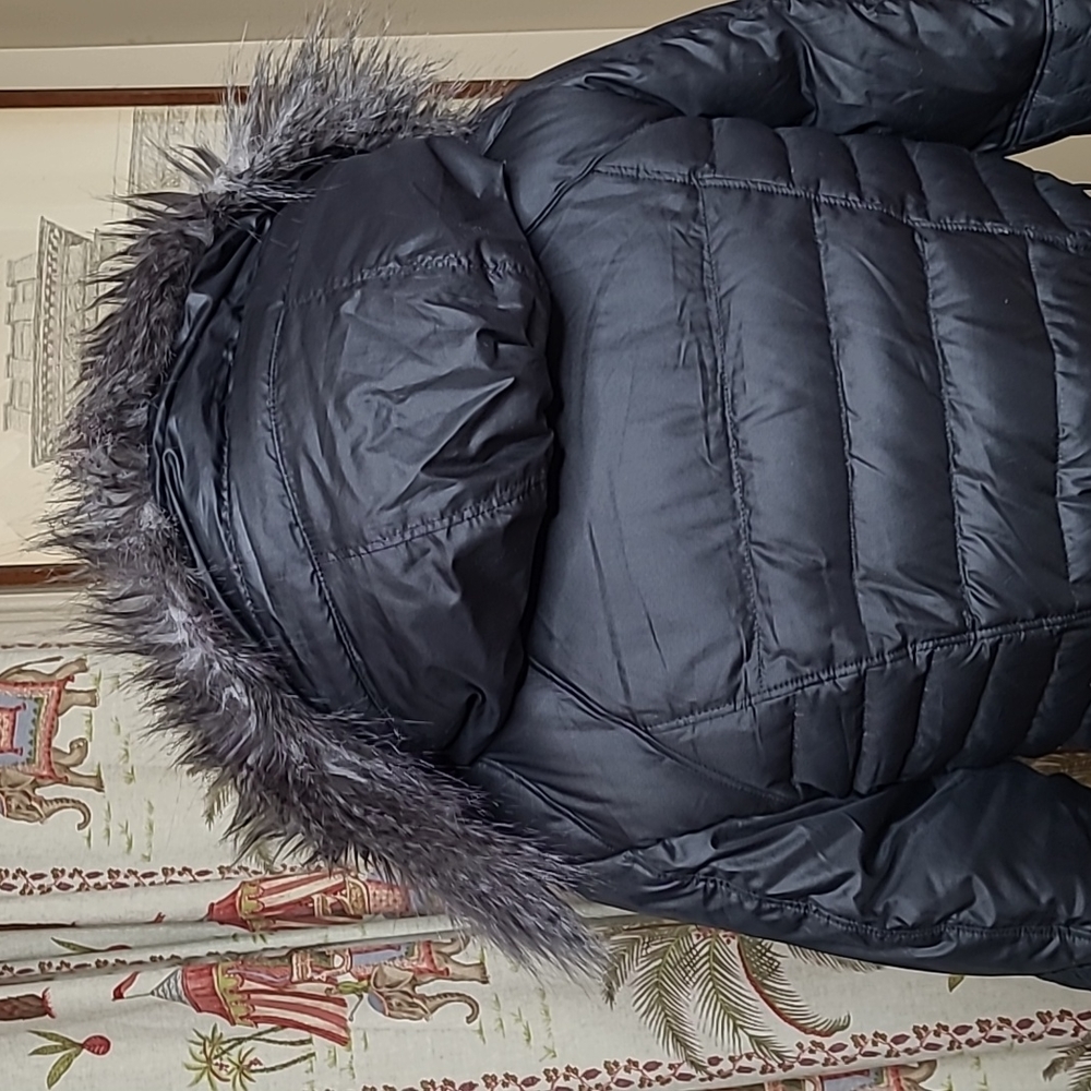 The North Face Women's Quilted Puffer Jacket - Dark Gray with Fur Hood - Picture 10 of 16